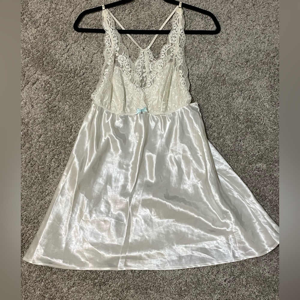 EUC Flora by Flora Nikrooz Chemise in Small